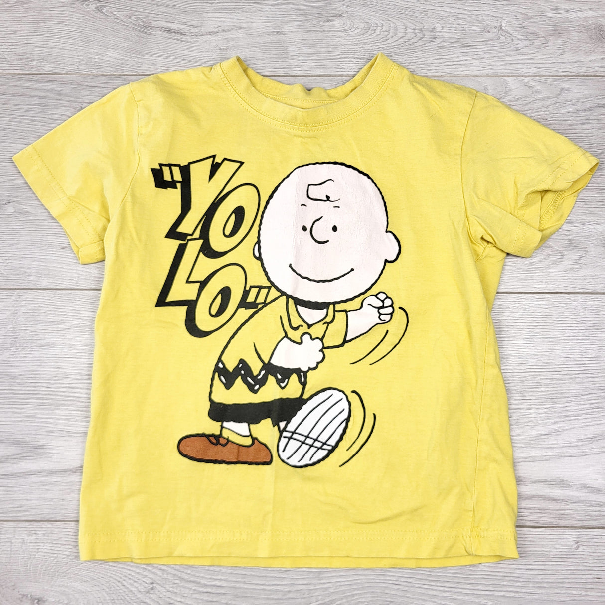 RBEN3 - Peanuts yellow Charlie Brown t-shirt. Size 4T