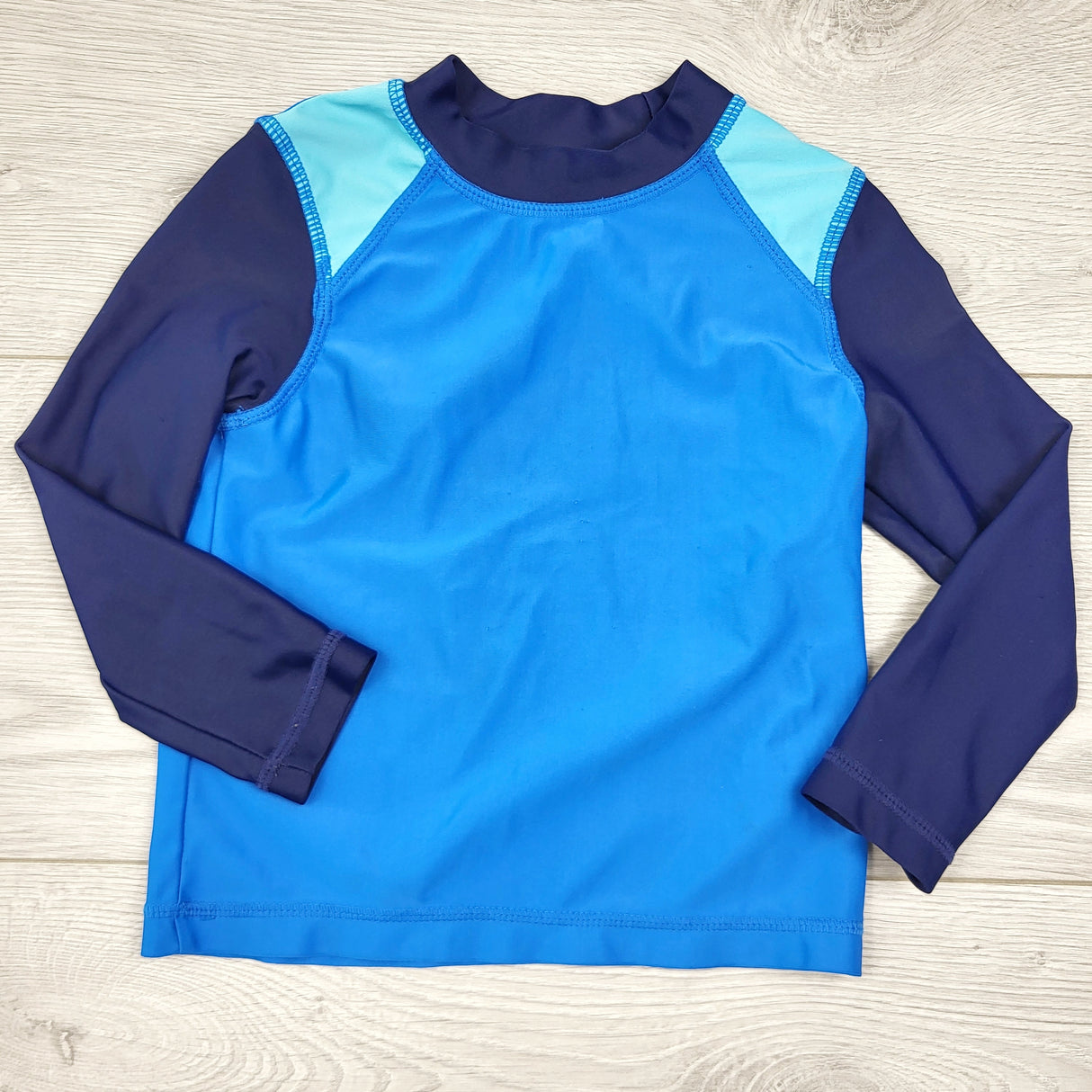 RBEN3 - Joe blue and navy long sleeved rash guard. Size 2T 🍁