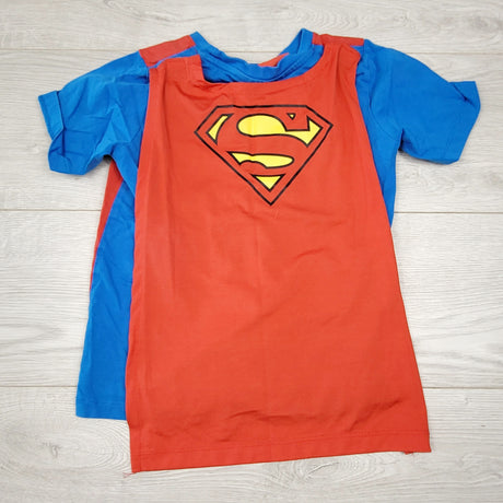 RBEN3 - Superman t-shirt with removable cape. Says size 6 but looks more like a 3/4T