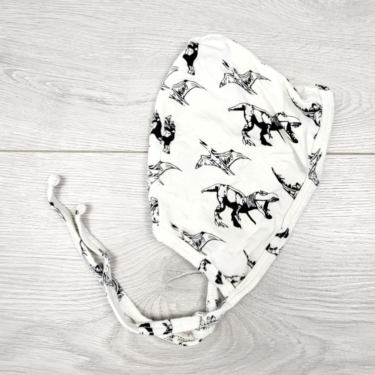 CCAM6 - Kate Quinn bamboo hat with dinosaurs. Size 3-6 months