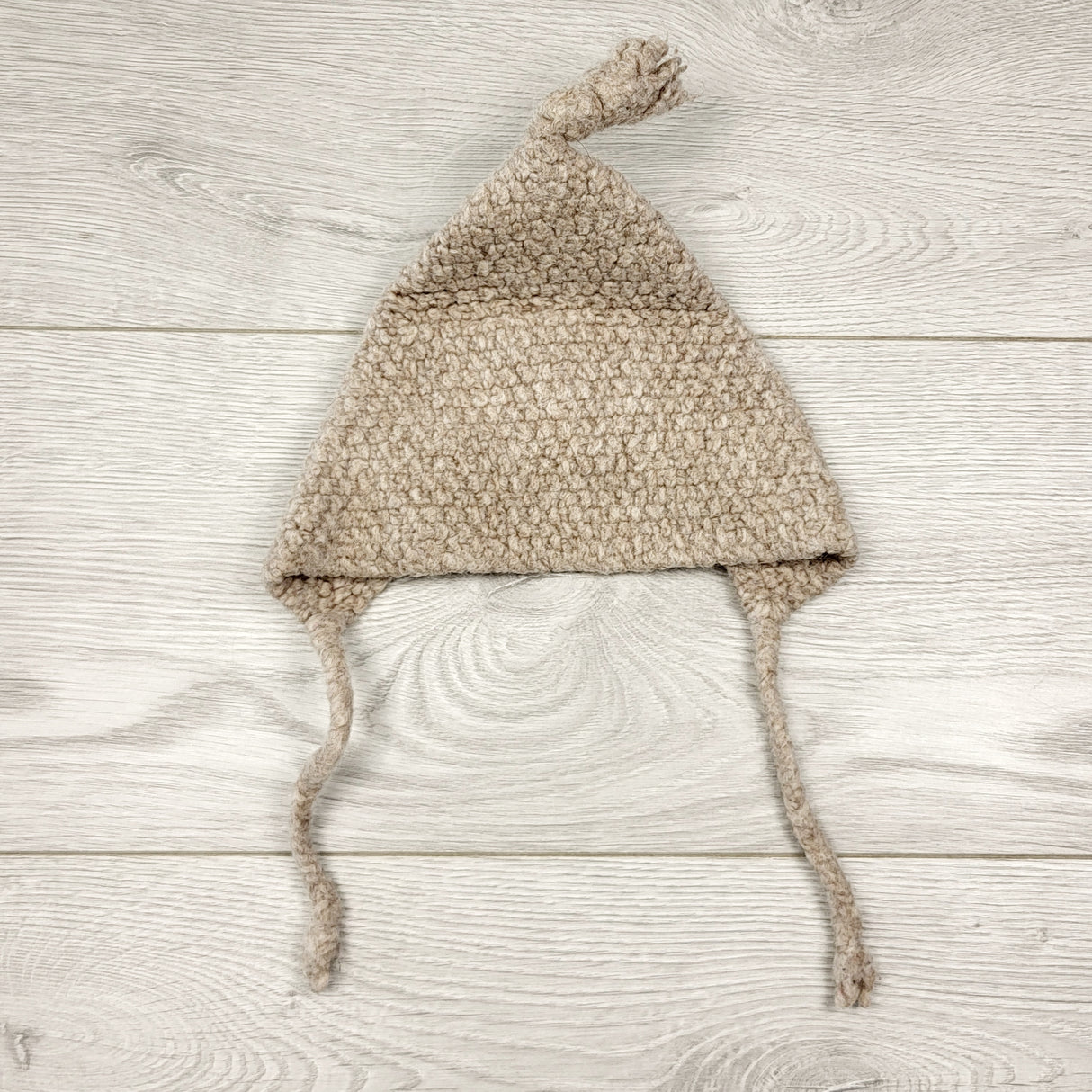 CCAM6 - Handmade knit hat. Approx 0-3 months