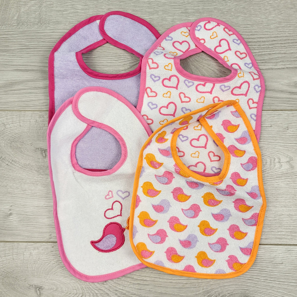 CTWN3 - Luvable Friends 4-pack bibs