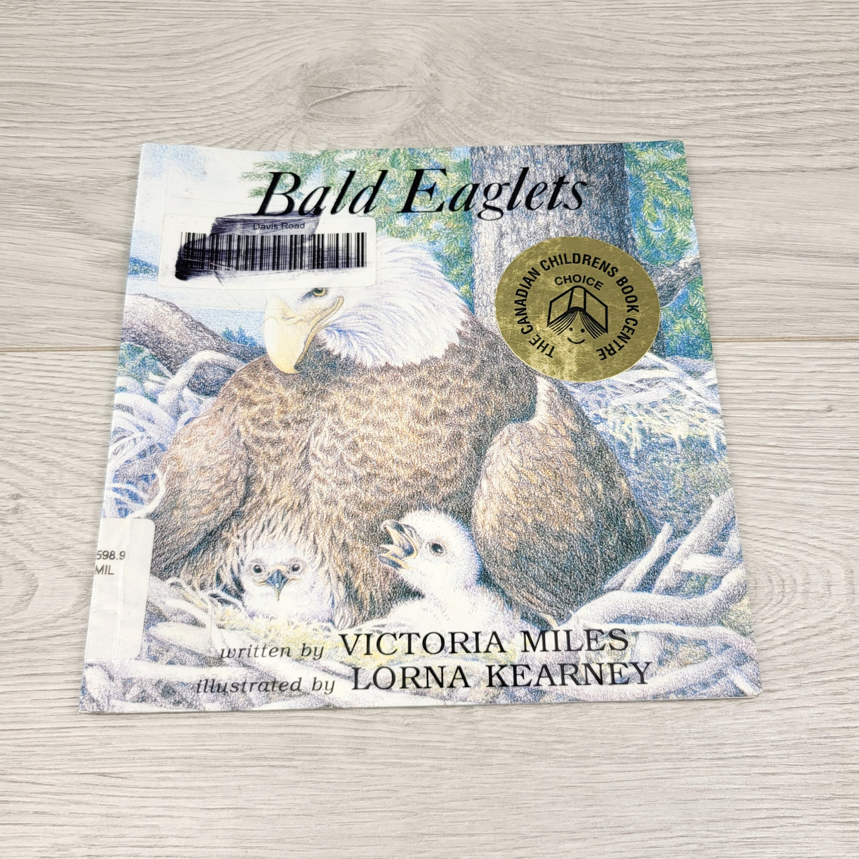 CTWN33 - Bald Eaglets. Soft cover book