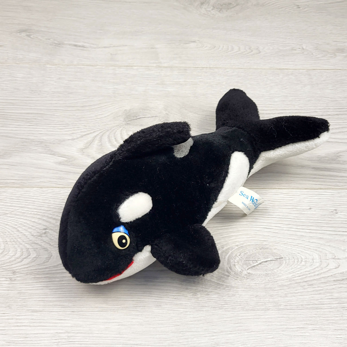 JLSN1 - Sea World plush orca