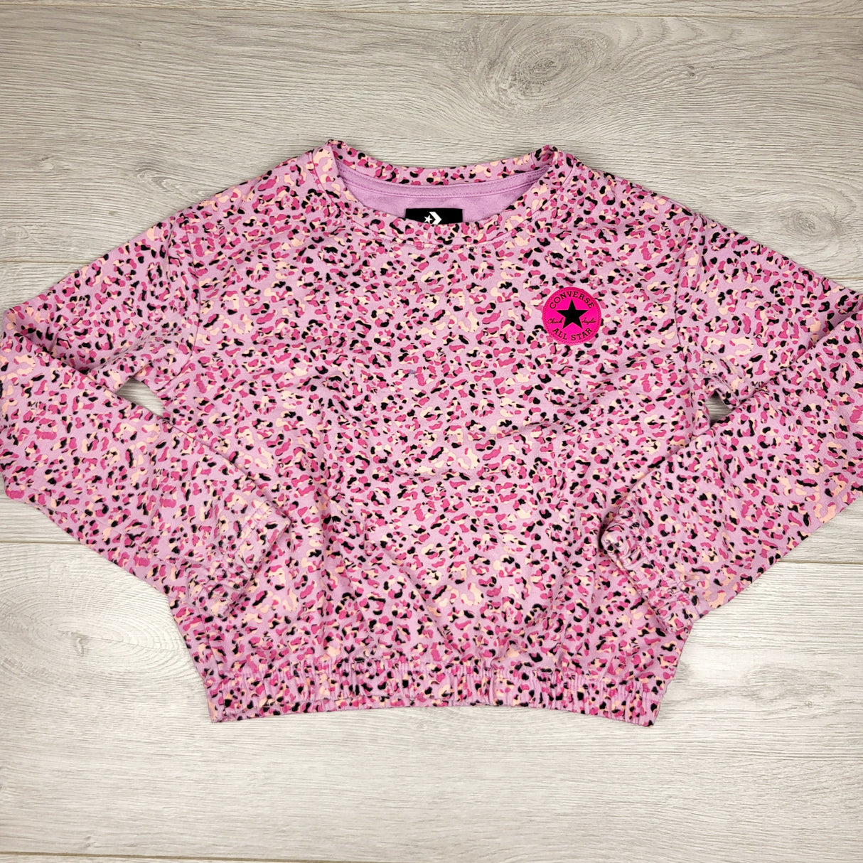 RMAZ1 - Converse pink leopard print long sleeved top. Size 4/5T