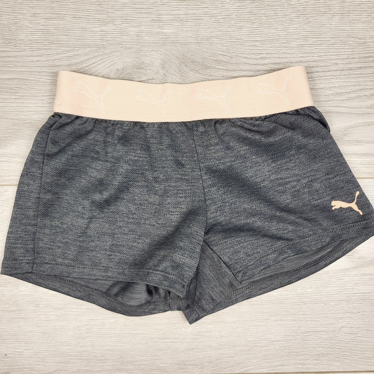 RMAZ1 - Puma grey and pink active shorts. Size 6