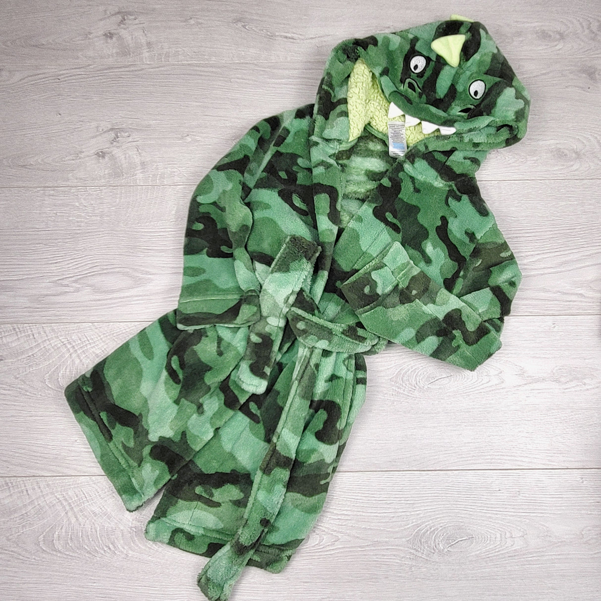 RMAZ1 - Pekkle green camouflage plush robe. Size 4/5T