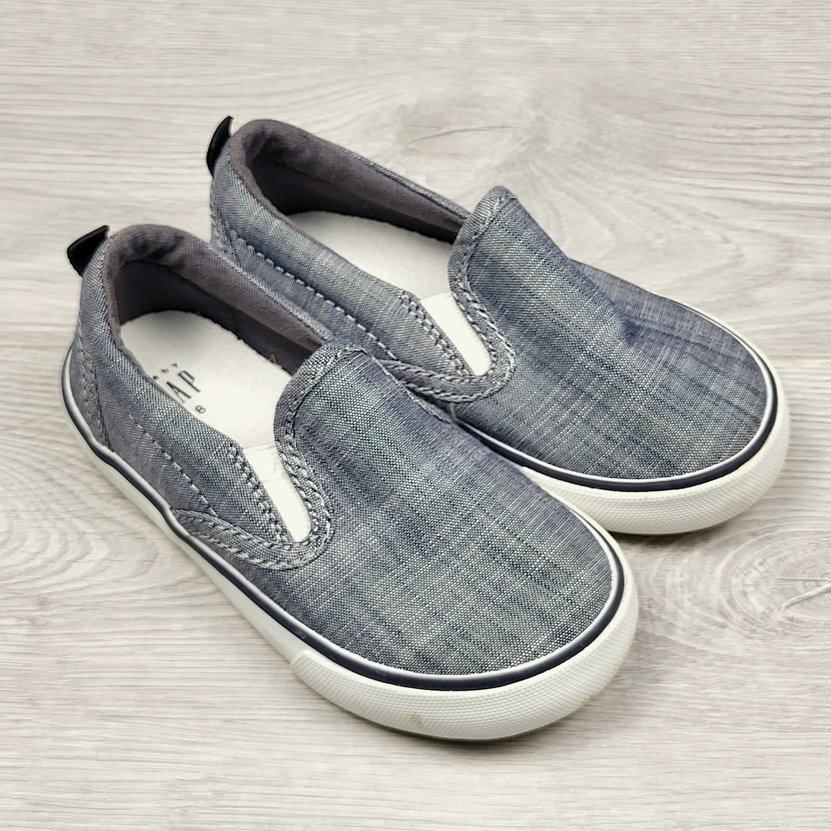 JRSH11 - Gap chambray denim look slip on shoes. Size 8