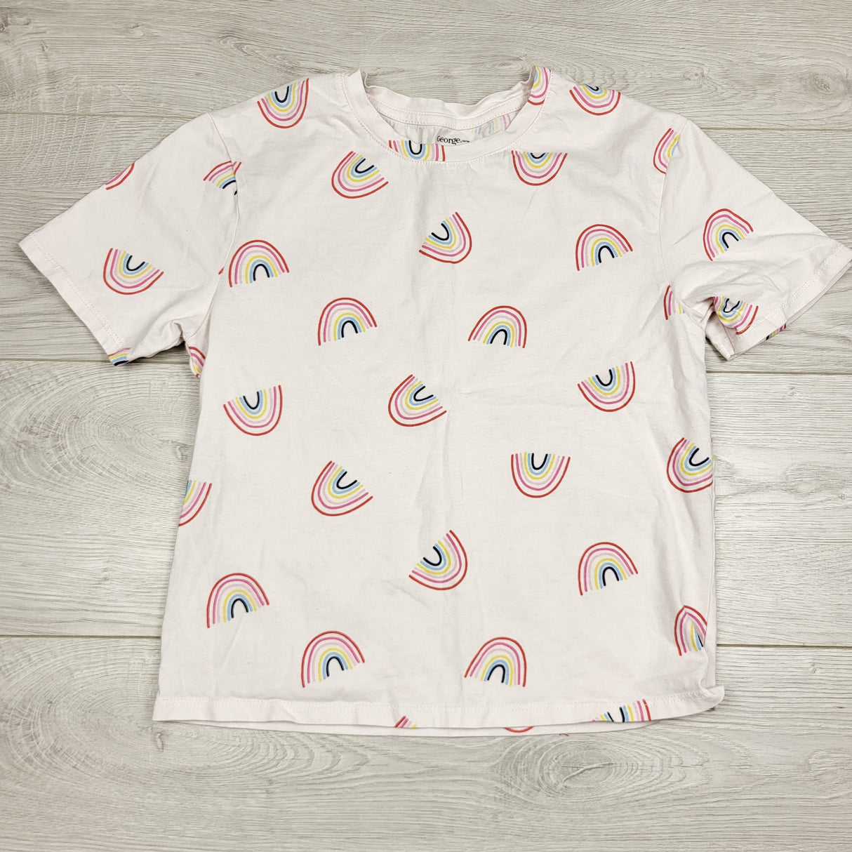 GFST1 - George white t-shirt with rainbows. Size 10/12