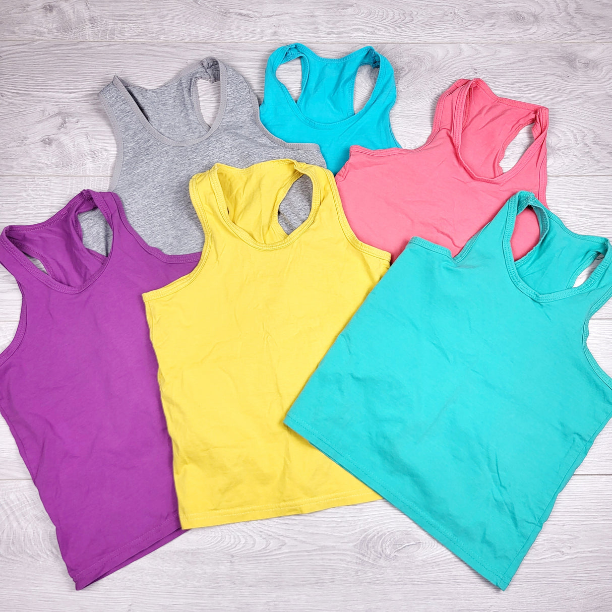 GFST1 - Tanks tops (multi-colour). Size like a 7/8