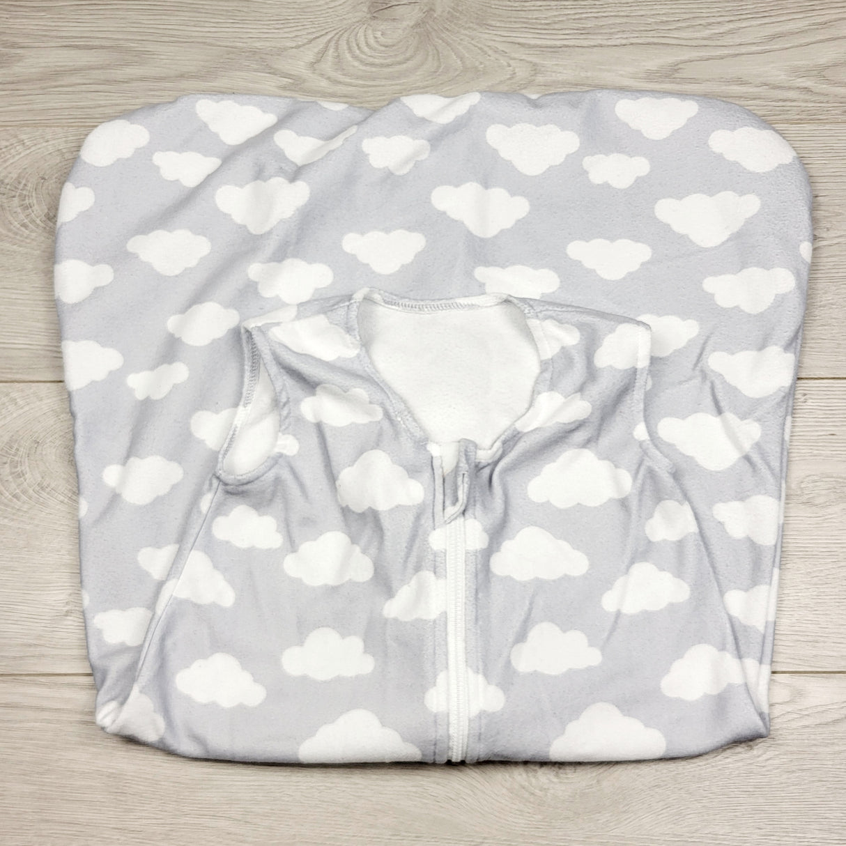 STMA1 - Grey fleece sleep sack with clouds. Size 6-12 months