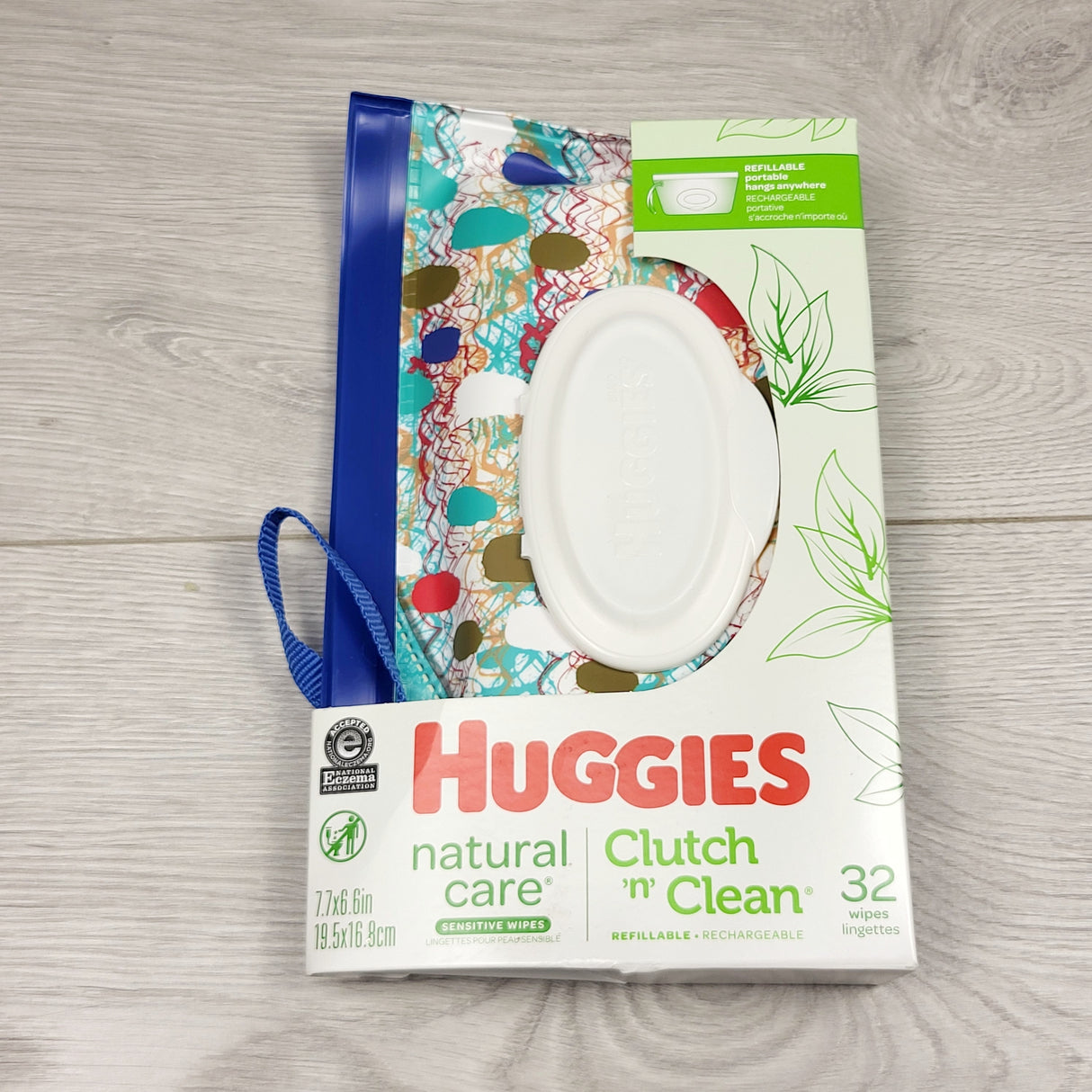 CTWN4 - NEW - Huggies Clutch and Clean wipes in refillable package