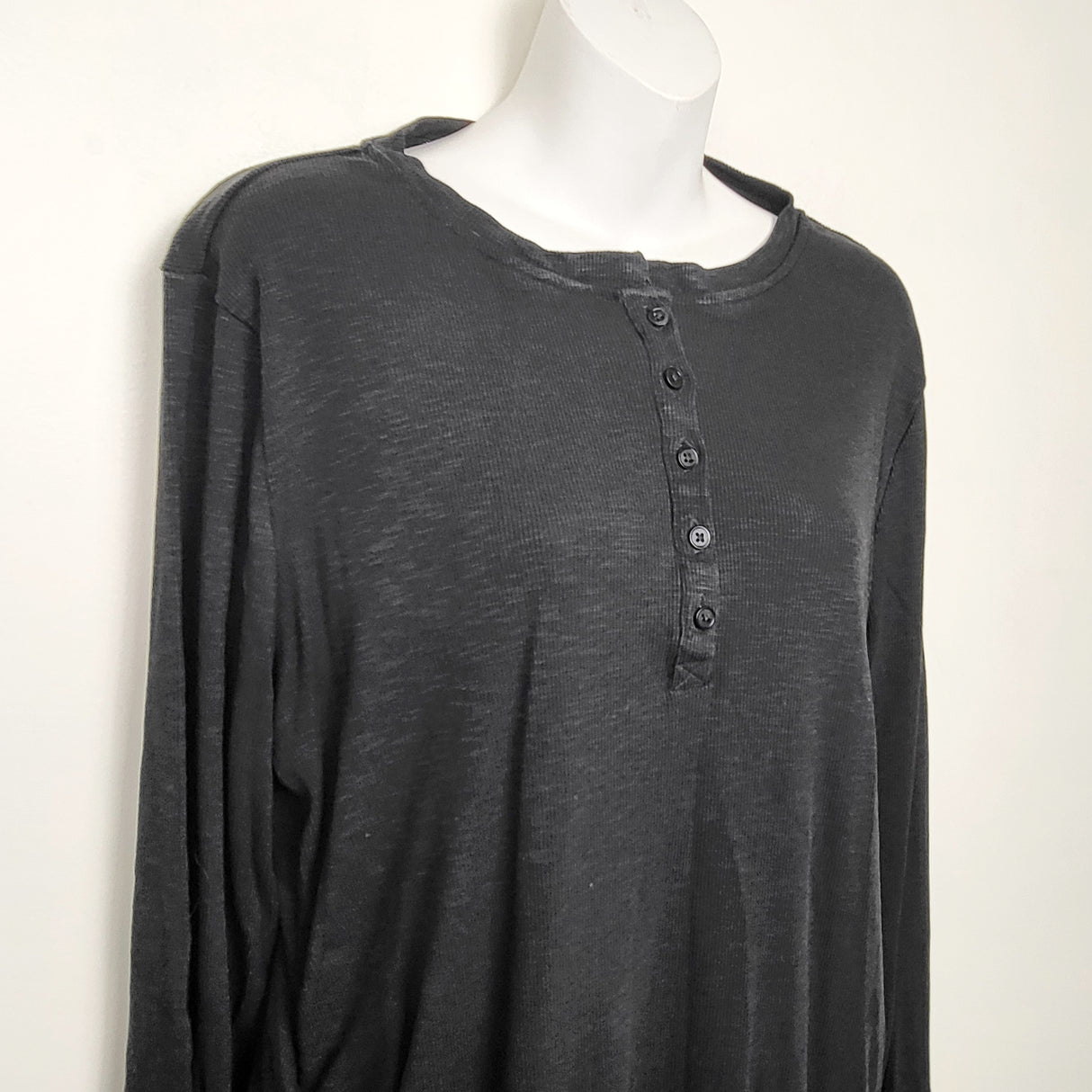 RBEN4 - Gap black ribbed henley style maternity top. Size large