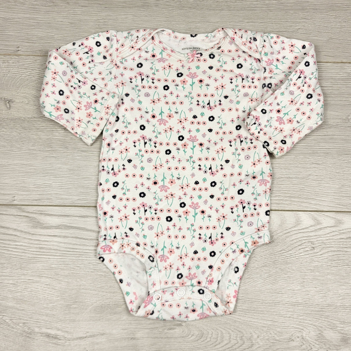 BBIN11 - Simple Joys white floral print bodysuit. Size 6-9 months