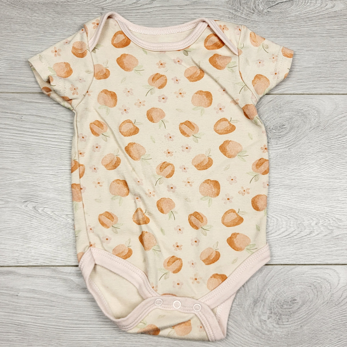 BBIN1 - Kyle and Deena bodysuit with peaches. Size 6-9 months