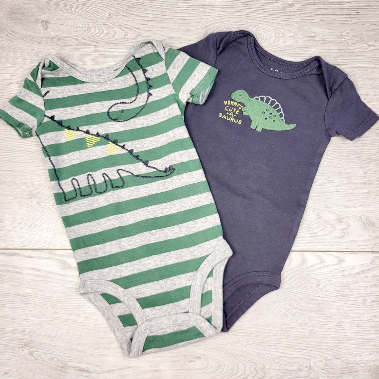 TBOW2 - Child of Mine 2pc bodysuit set with dinosaurs. Size 3-6 months