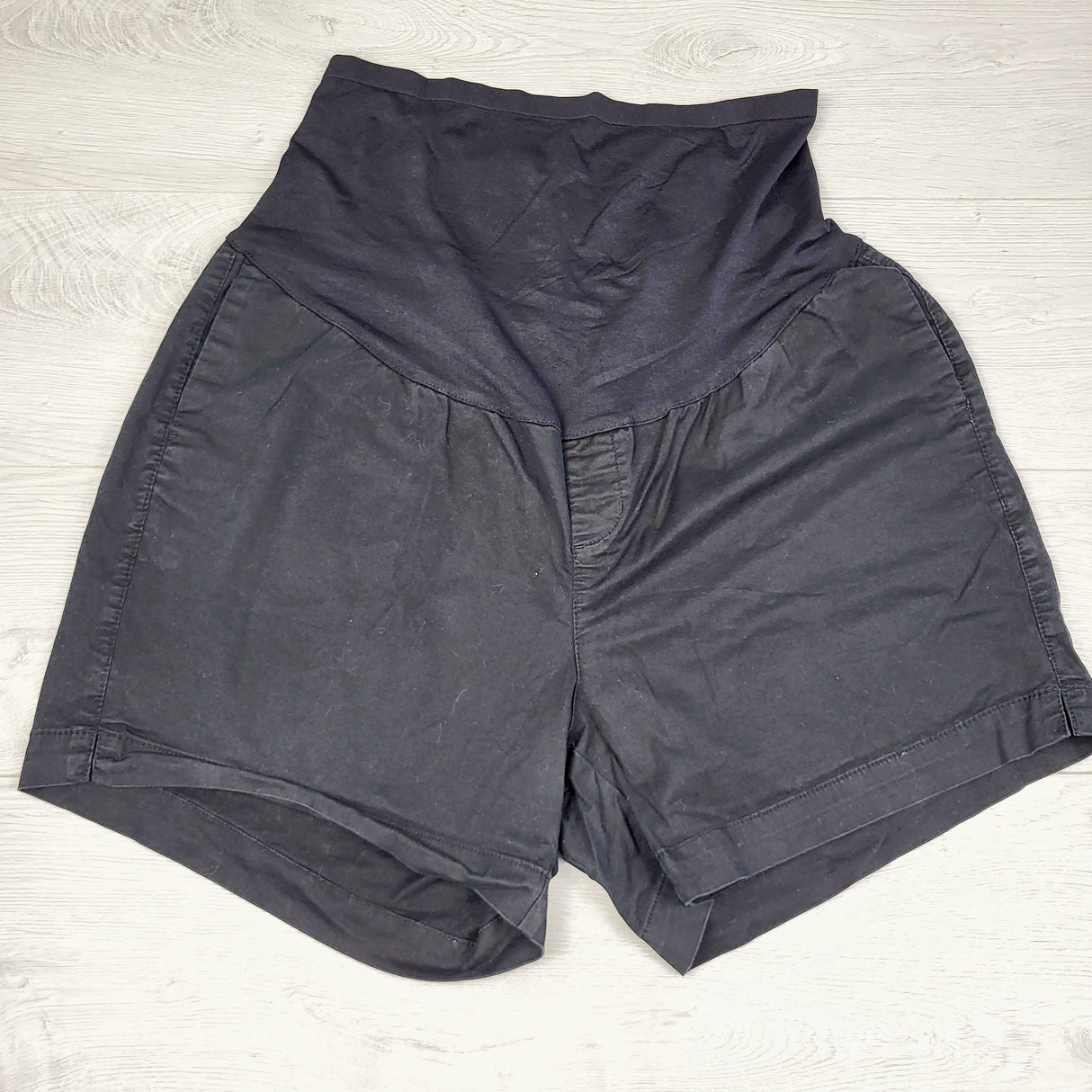 TBOW2 - Old Navy black maternity shorts. Size 14