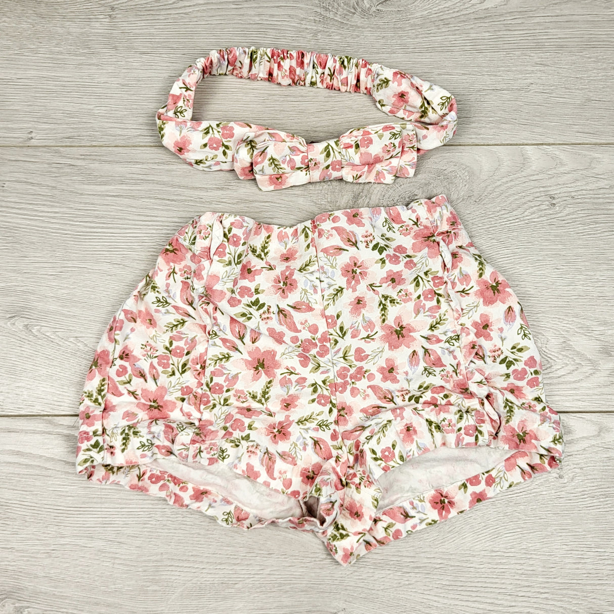 MSK1 - White floral print shorts with matching headband. Size 4T