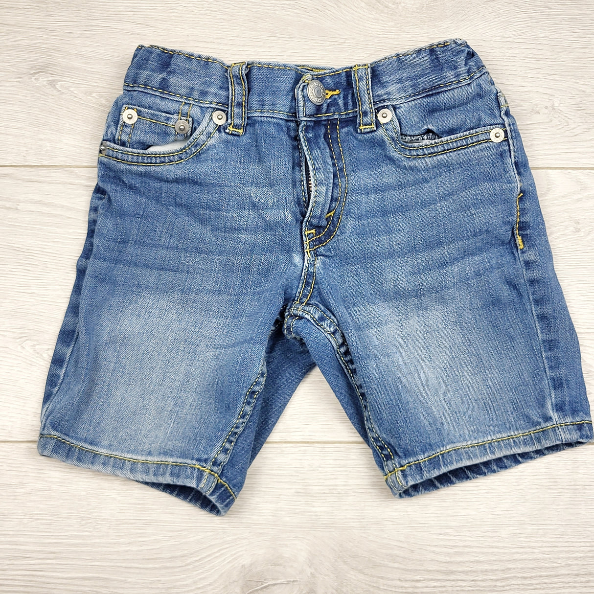 MSK1 - Levi's 502 denim shorts. Size 5