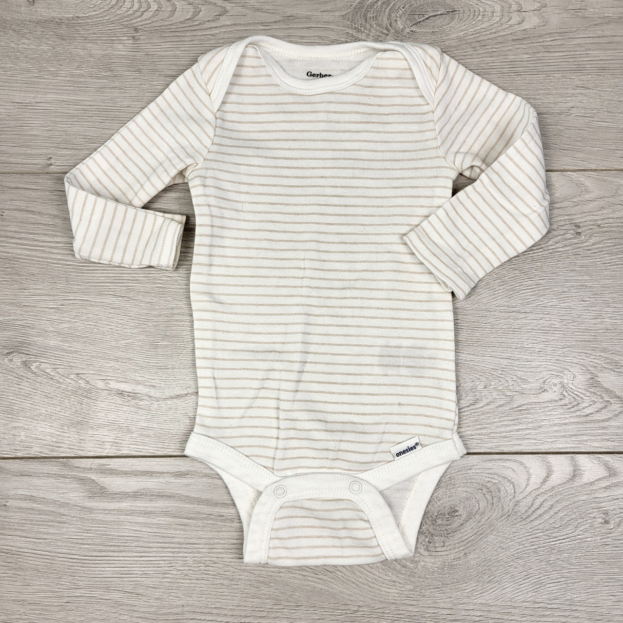 ALTO23 - Gerber white and beige striped bodysuit. Size 0-3 months