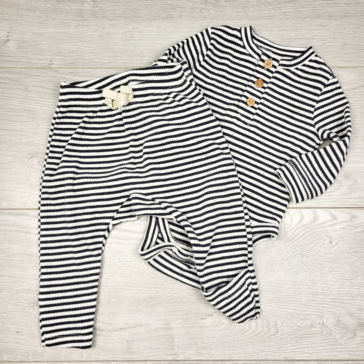 ALTO23 - Old Navy black and white striped ribbed 2pc set. Size 0-3 months