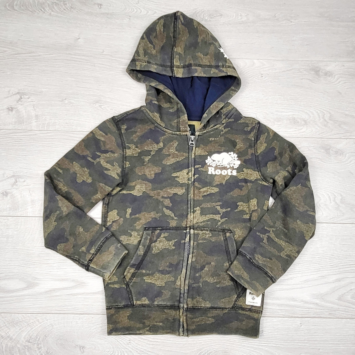 DMKY1 - Roots camouflage zip up hoodie. Size 5/6