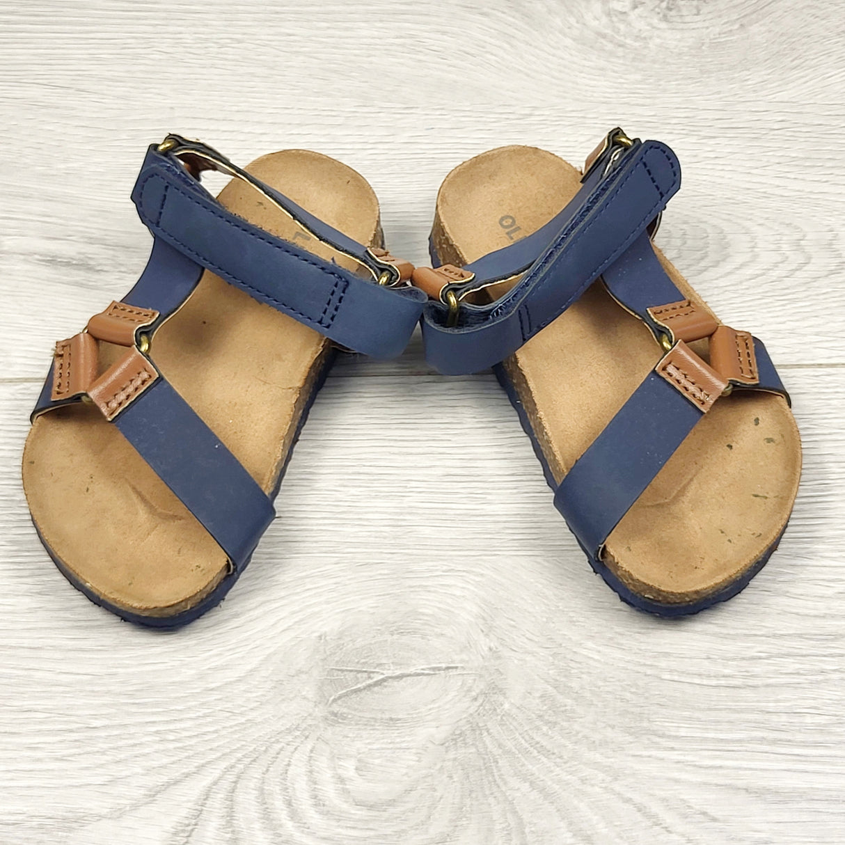 KLJ1 - Old Navy faux leather sandals. Size 6