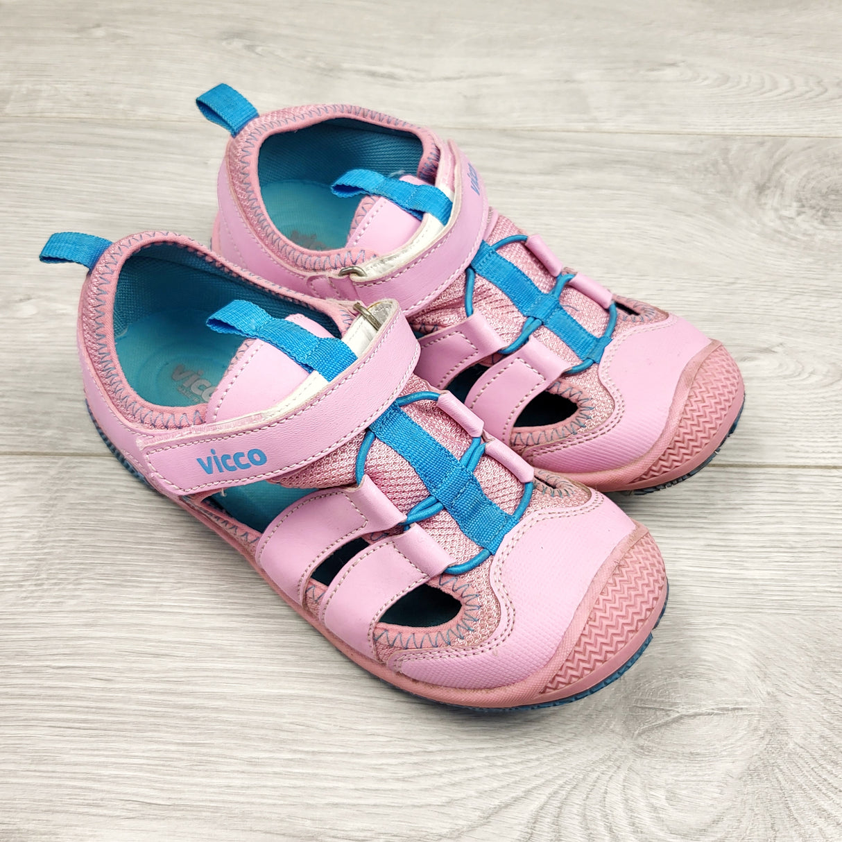 MBW22 - Vicco pink hybrid sport sandals. Youth size 1