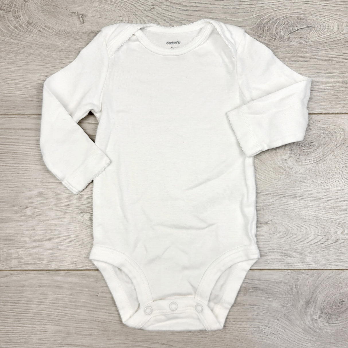 ECRS34 - Carters white long sleeved bodysuit. Size 3 months