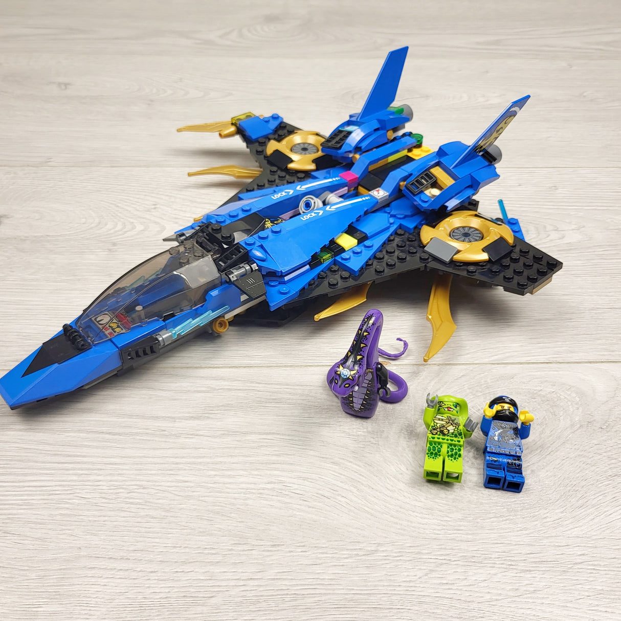 ZPXT3 - LEGO Ninjago "Jay's Storm Fighter" set with mini figs.  Retired set