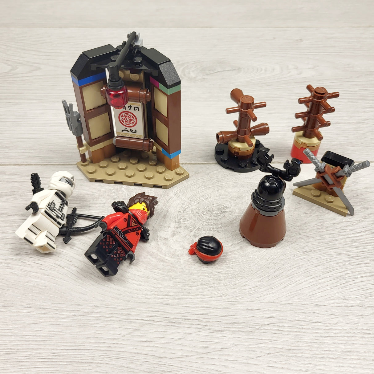 ZPXT3 - LEGO Ninjago Spinjitzu Training set with mini figs.  Retired set