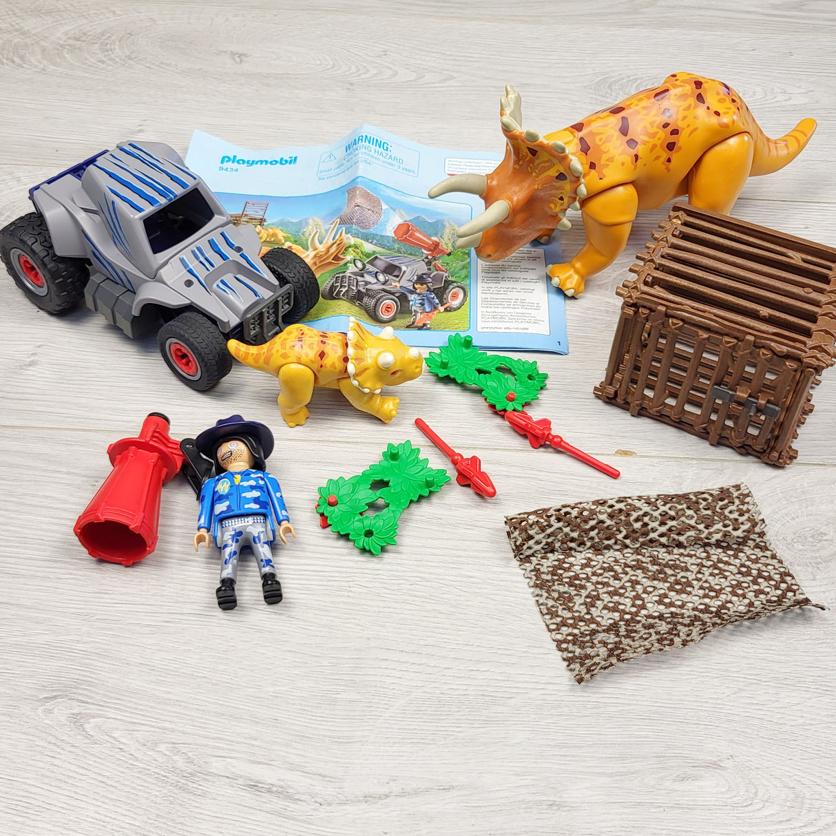MIRE3 - Playmobil Playmobil Enemy Quad with Triceratops set