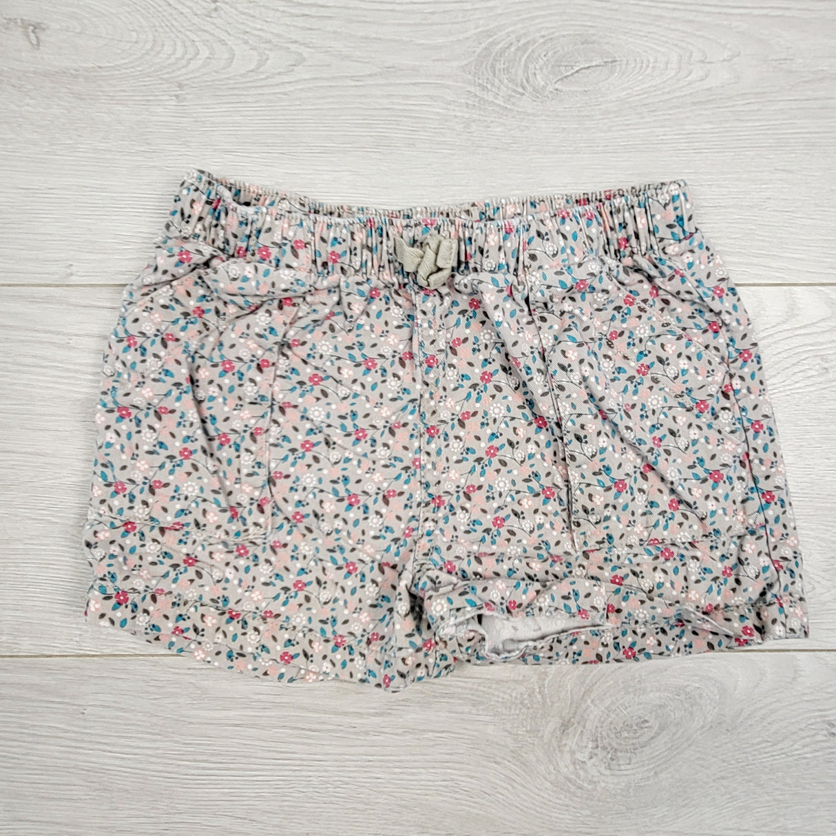SHRSS2 - Tea Collection grey floral print pull on shorts. Size 6