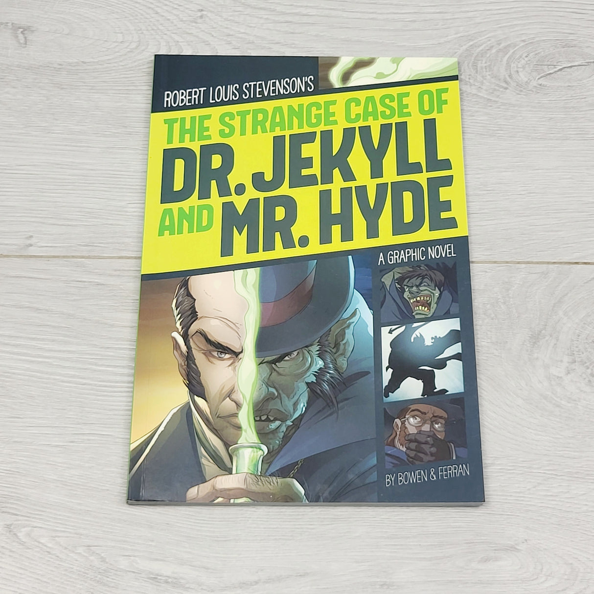 SDAN1 - The Strange Case of Dr. Jekyll and Mr. Hyde. Soft cover graphic novel