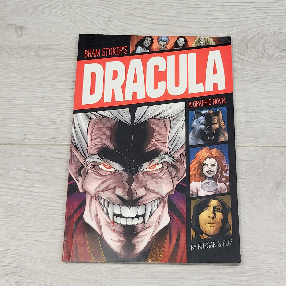 SDAN1 - Dracula. Soft cover full colour graphic novel