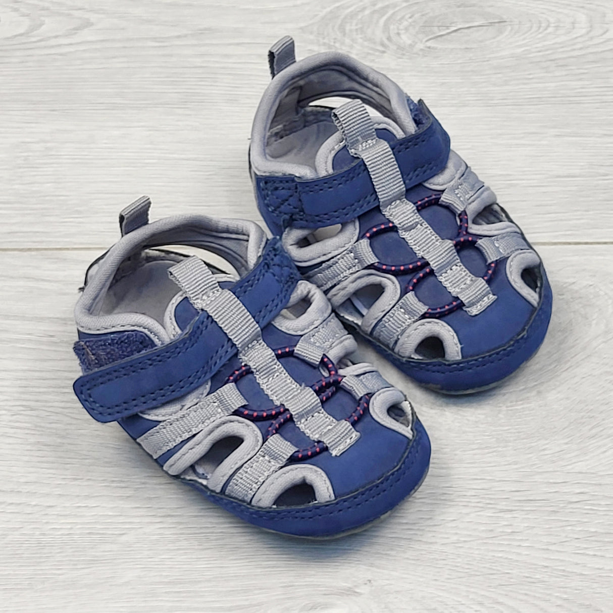 CHLL2 - Joe grey and navy soft soled sandals. Size 4 🍁