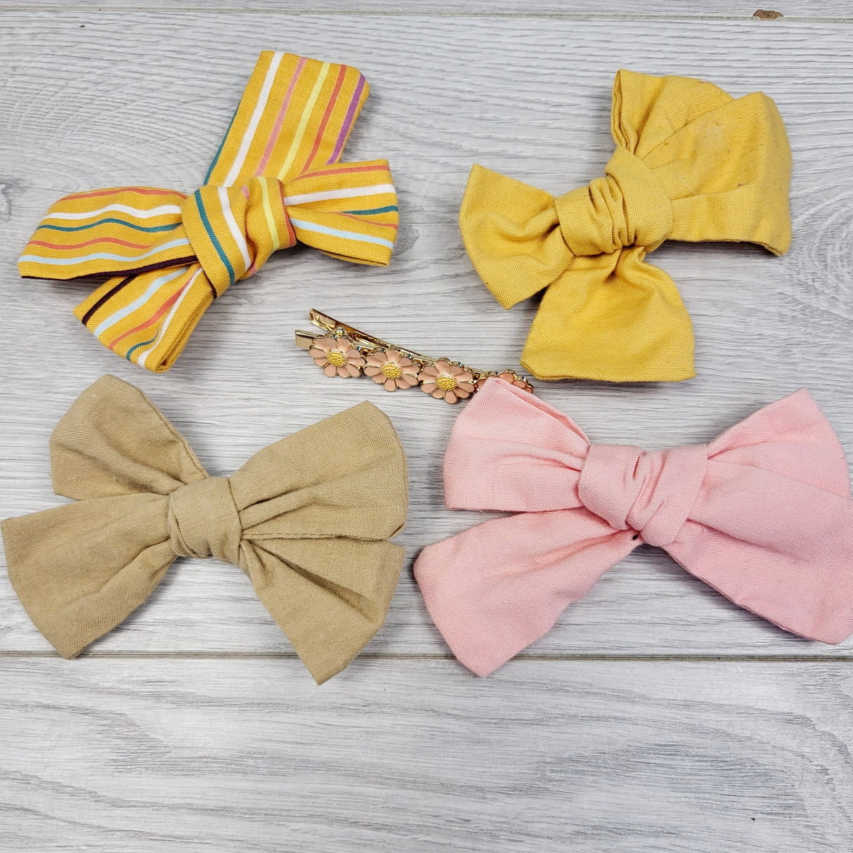 SHYS11 - Lots of hair clips
