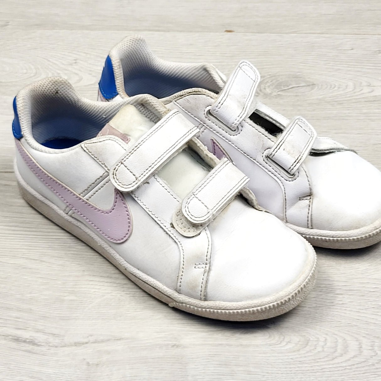 SHYS3 - Nike white and purple "Court Royale" tennis shoes. Youth 2.5