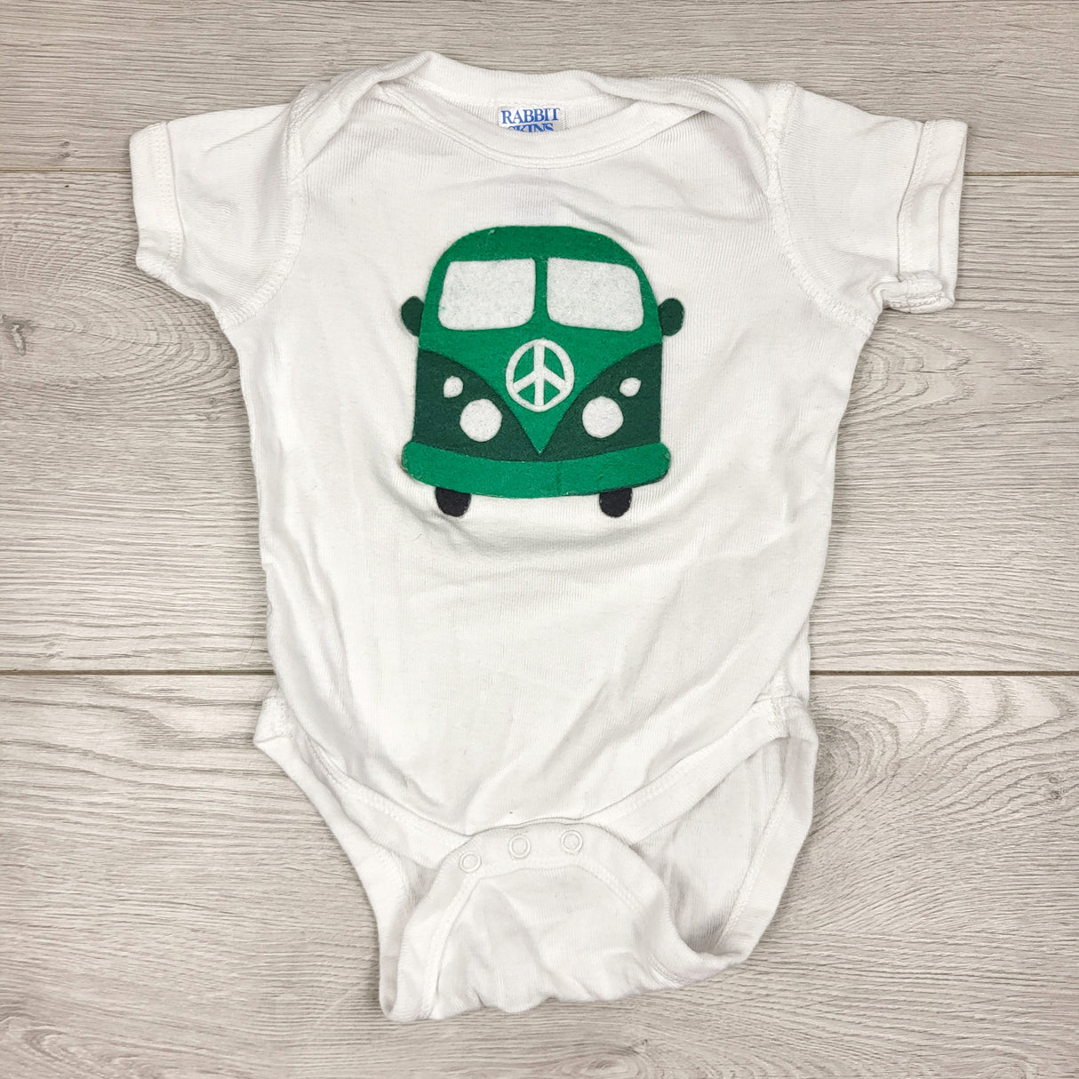 CHSP33 - White custom made bodysuit with felt VW Van. Size 6 months