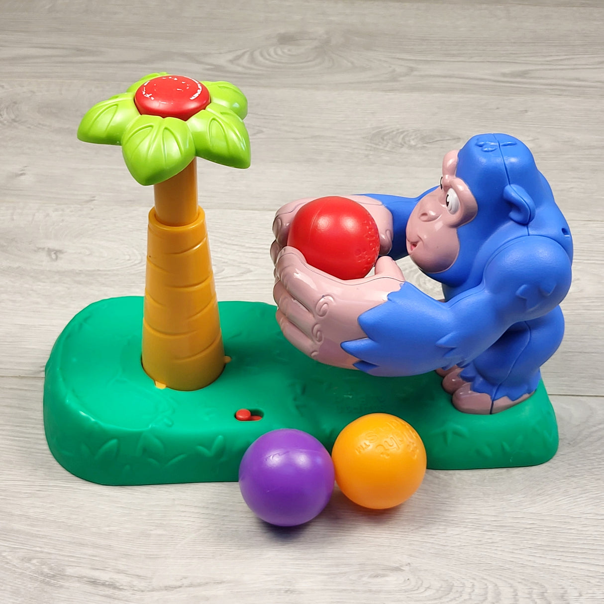 RZA1 - Bright Starts Coconut Catapult Activity Toy