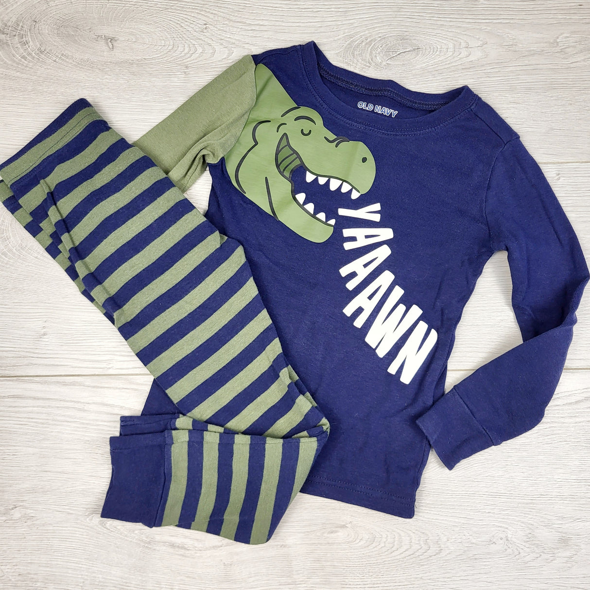 KMIL1 - Old Navy navy and green 2pc dinosaur PJs. Size 4T