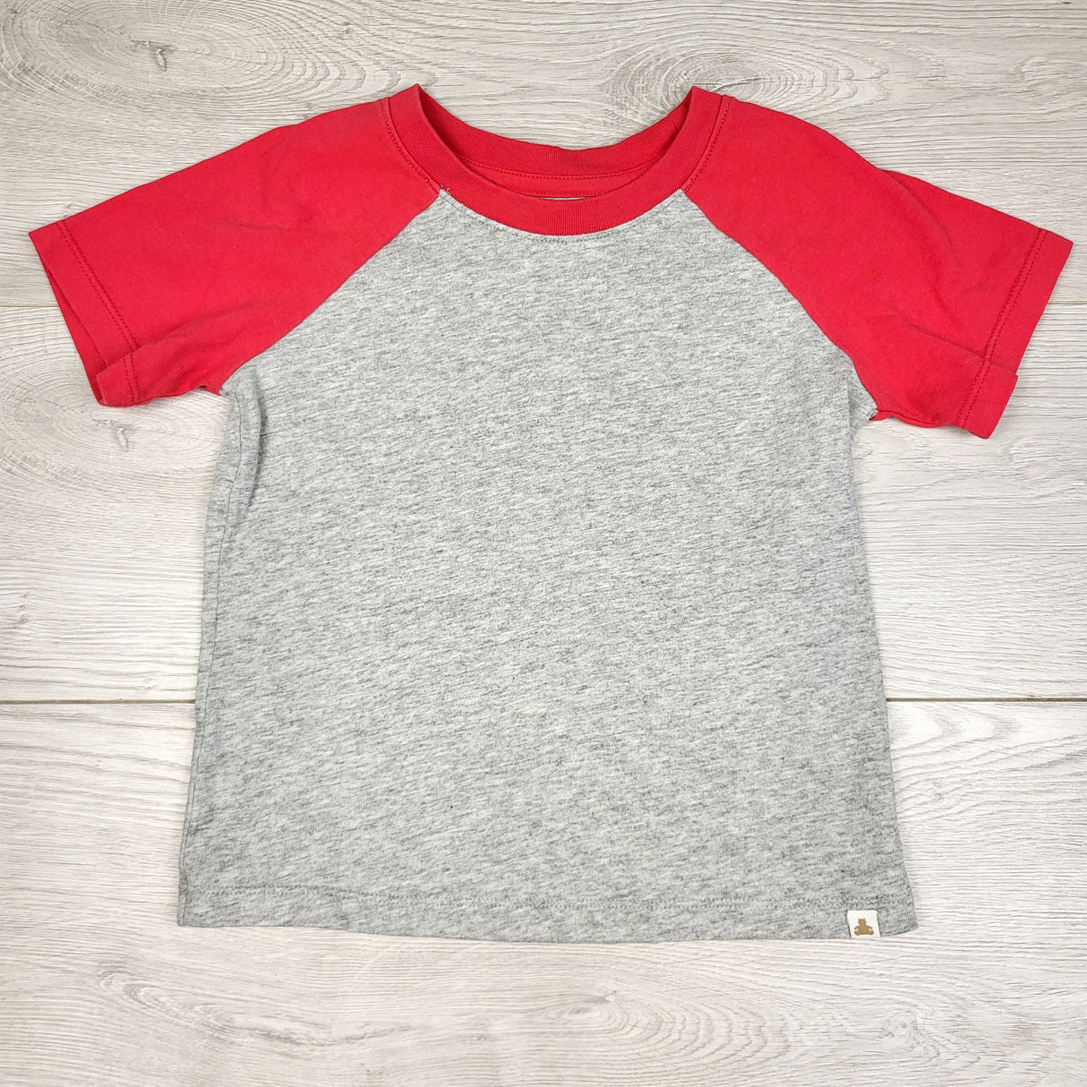 KMIL1 - Gap grey and red raglan style t-shirt. Size 4T