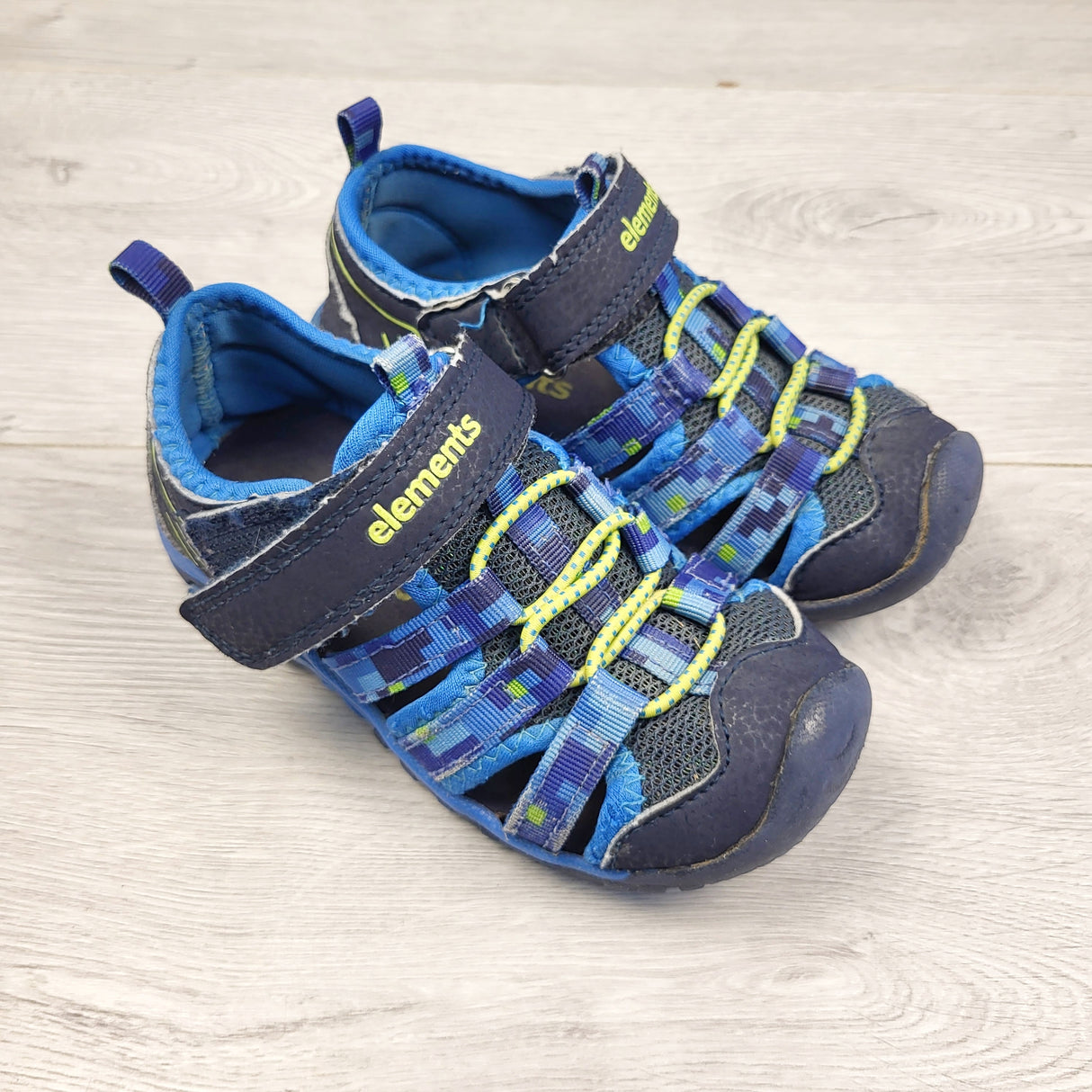 KMIL1 - Elements blue closed toe sport sandals. Size 9