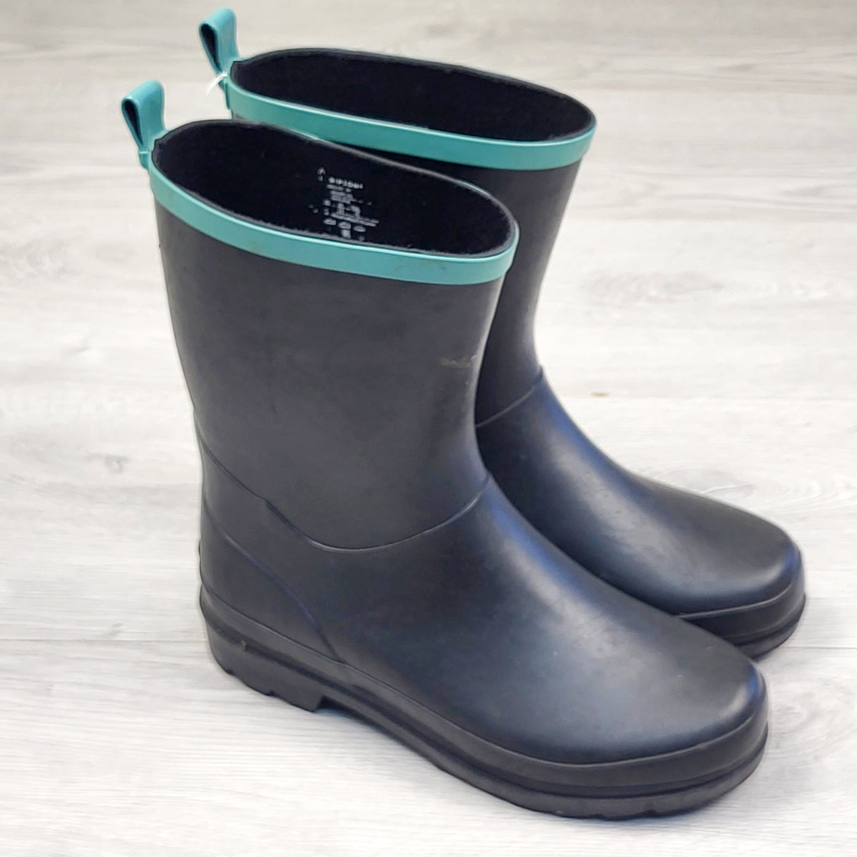 KMIL1 - Ripzone black rain boots. Youth size 3