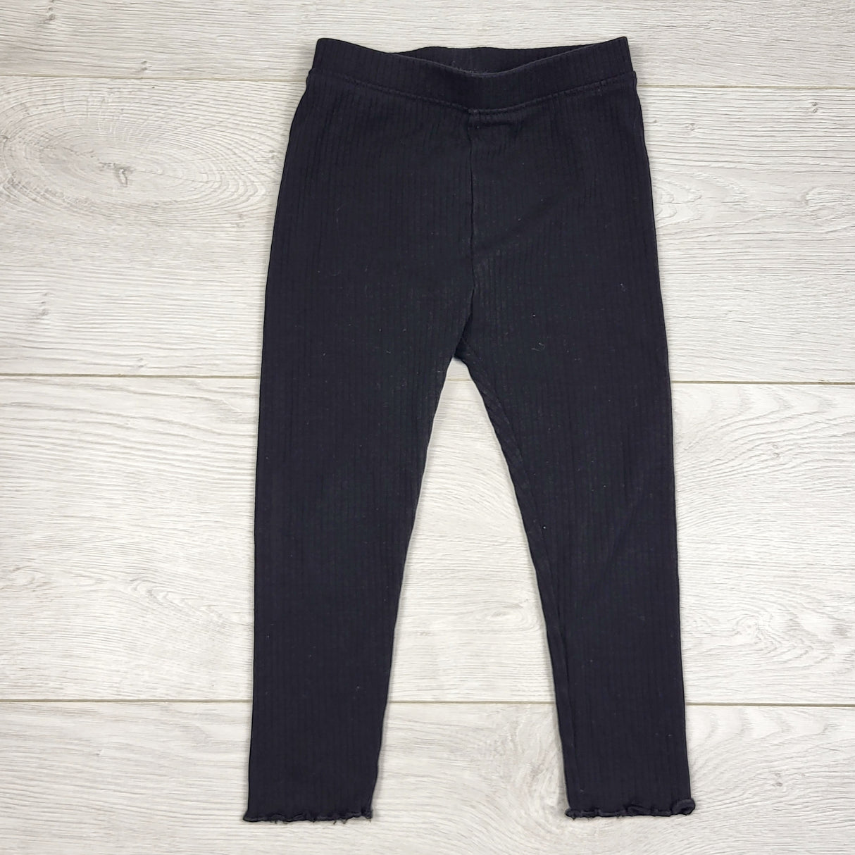HBRK1 - Old Navy black ribbed leggings. Size 2T