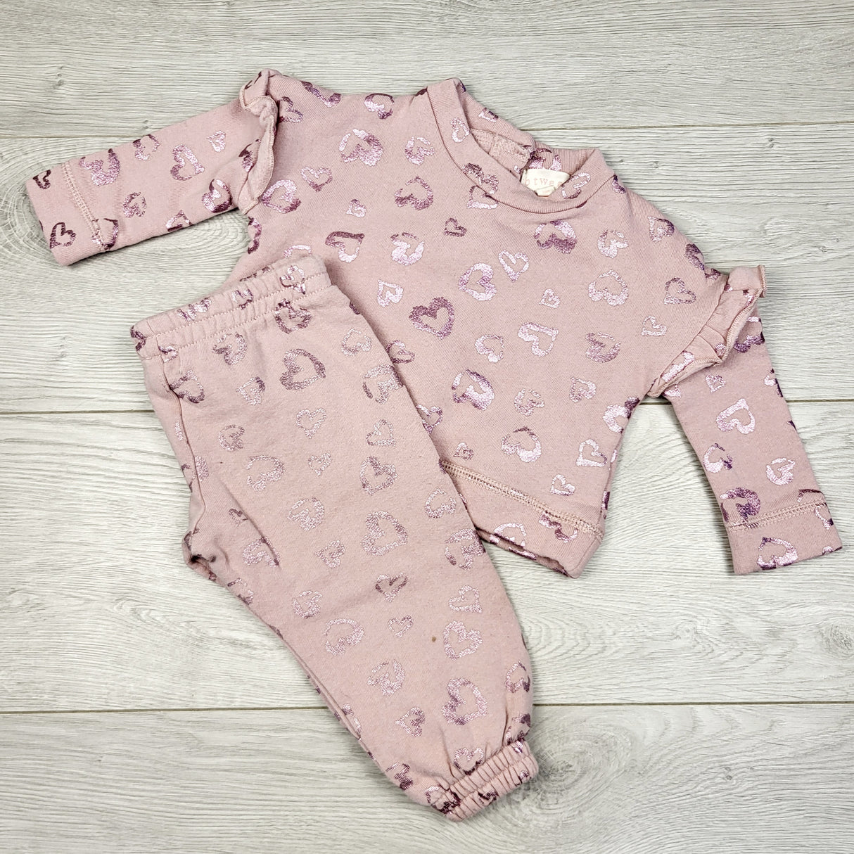 AWAR1 - Btween 2pc set with metallic hearts. Size 9-12 months