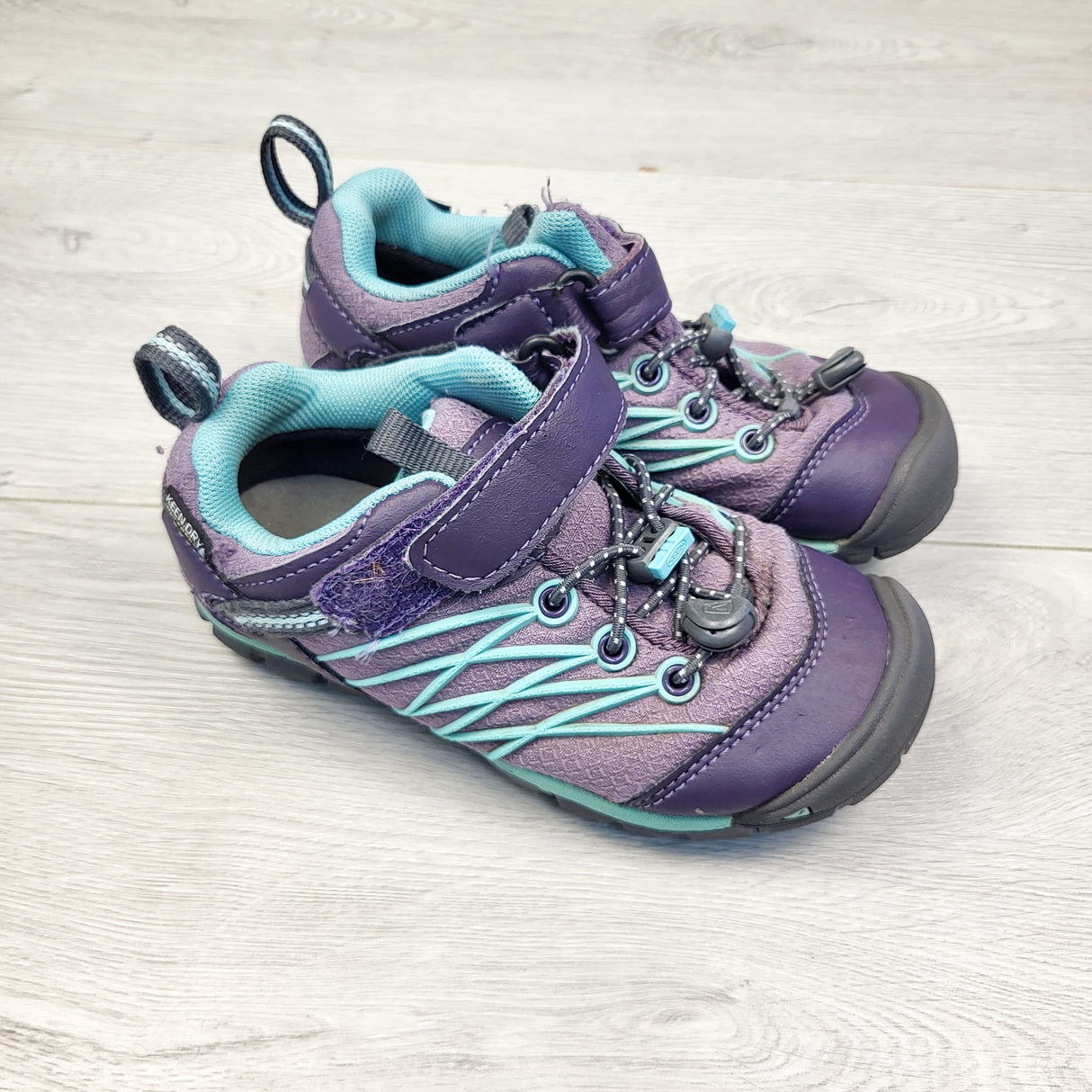 ESZ44 - Keen purple waterproof "Chandler" sneaker. Size 11