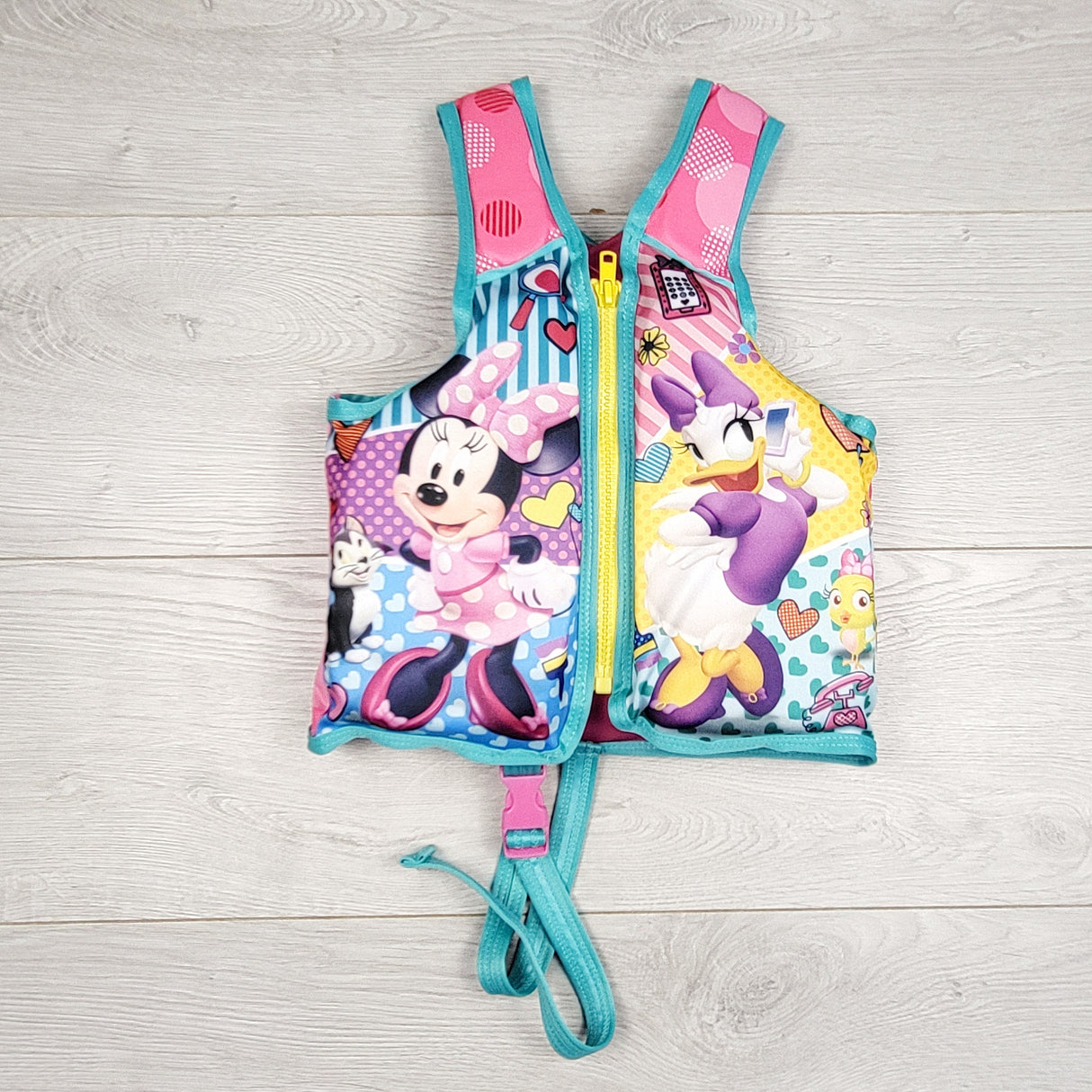 LHEP1 - What Kids Want Disney swim vest. Fits 40 to 55 lbs