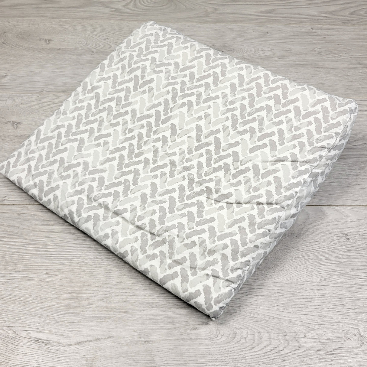 RBEN5 - Perlimpinpin Pregnancy Wedge Pillow Grey Chevron 🍁