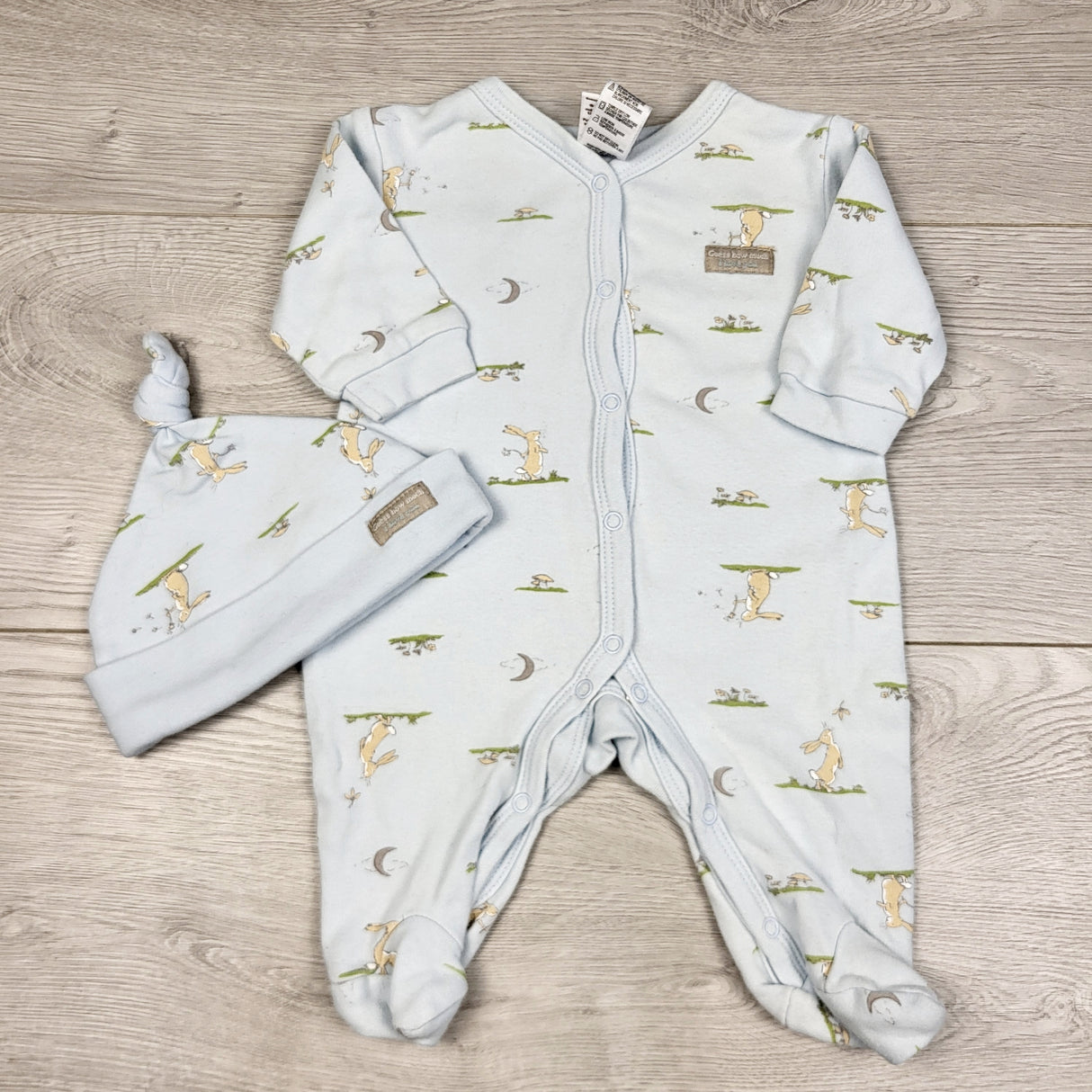 RBEN5 - Guess How Much I Love You cotton sleeper + hat. Newborn size